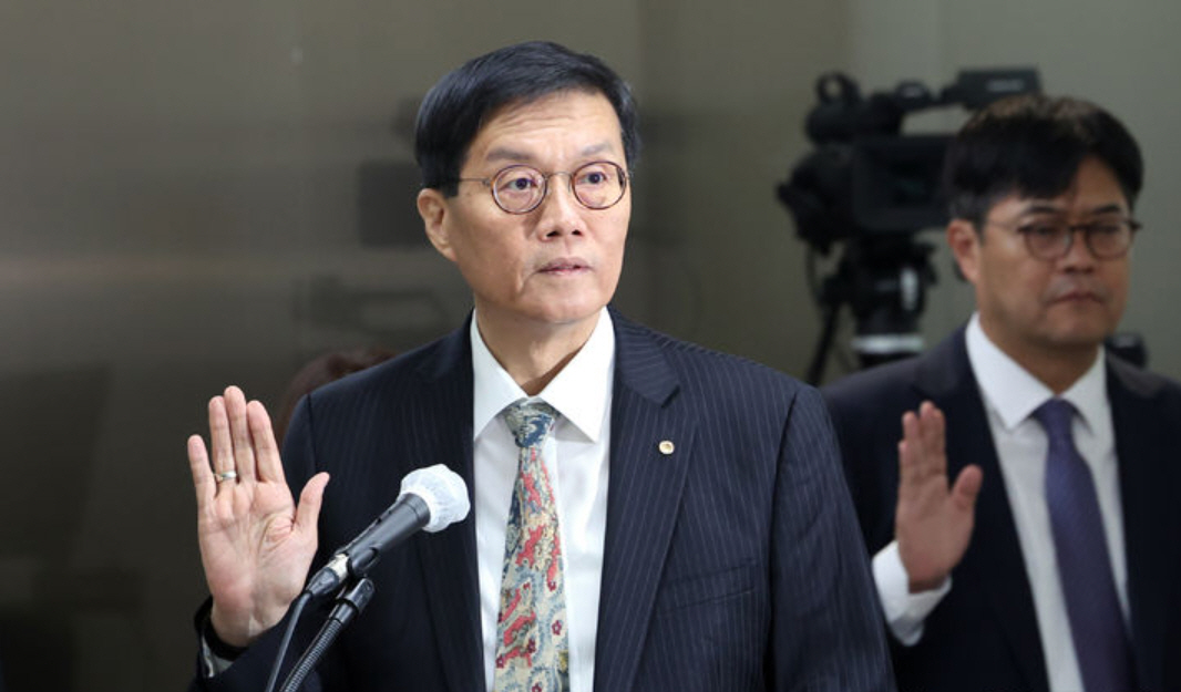 이창용 한은 총재 한마디에 금융시장 출렁…직설적 소통 리스크?