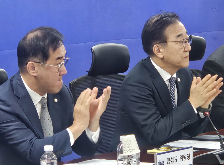 당정, 사고 급증에 'PM법' 제정 논의…위반 건축물 한시 허용·부동산 공급 대책 논의도