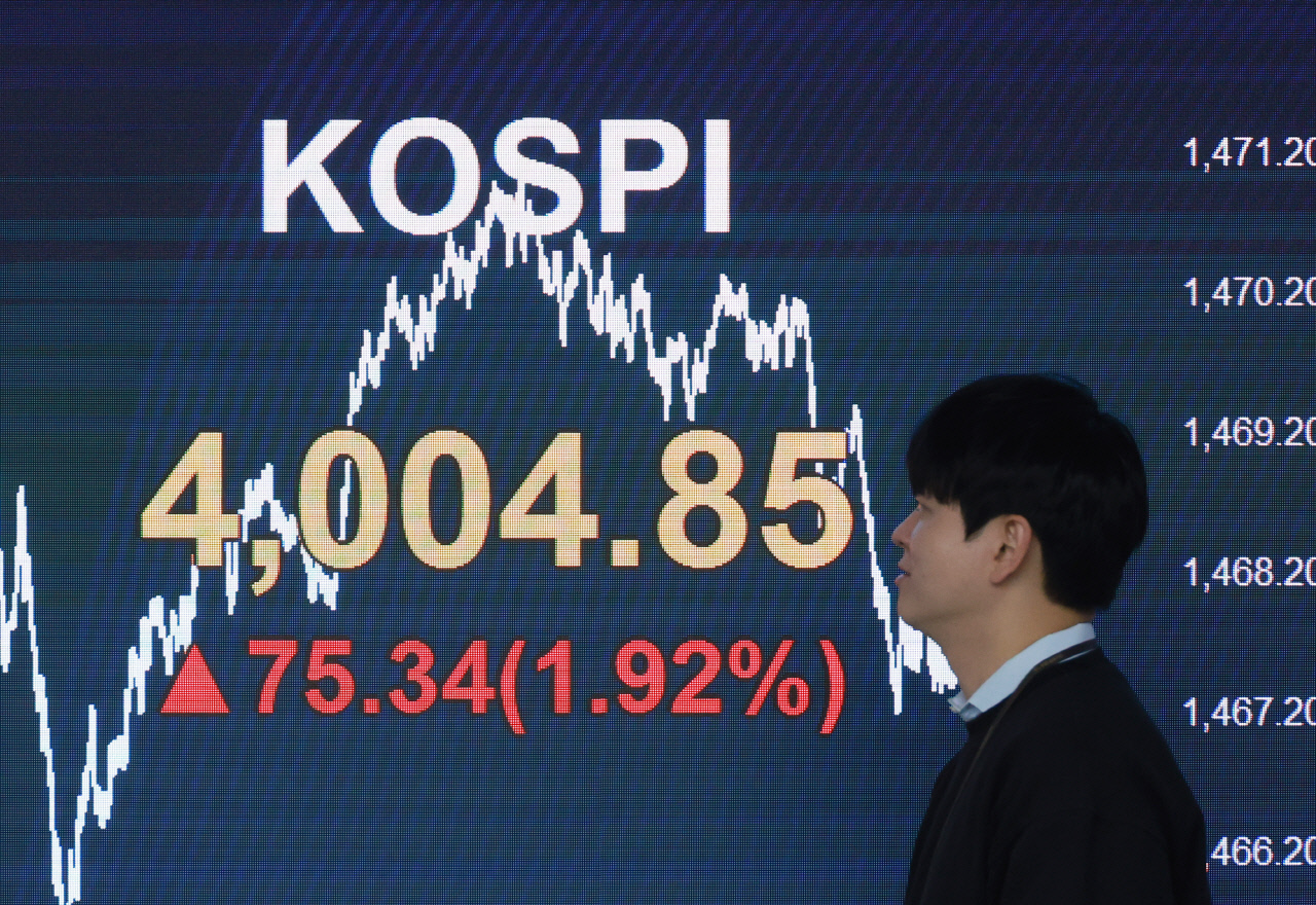 '사천피' 복귀한 코스피...기관·외국인 '사자'에 1.9% 상승