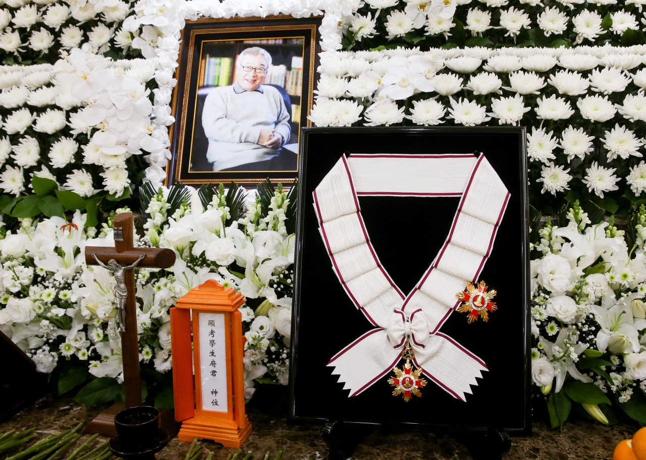 故이순재, 금관문화훈장 추서…문화예술인 최고 영예