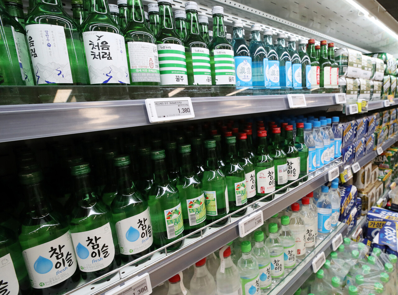 내년 9월부터 술병에 음주운전·임신부 '경고 그림' 붙는다