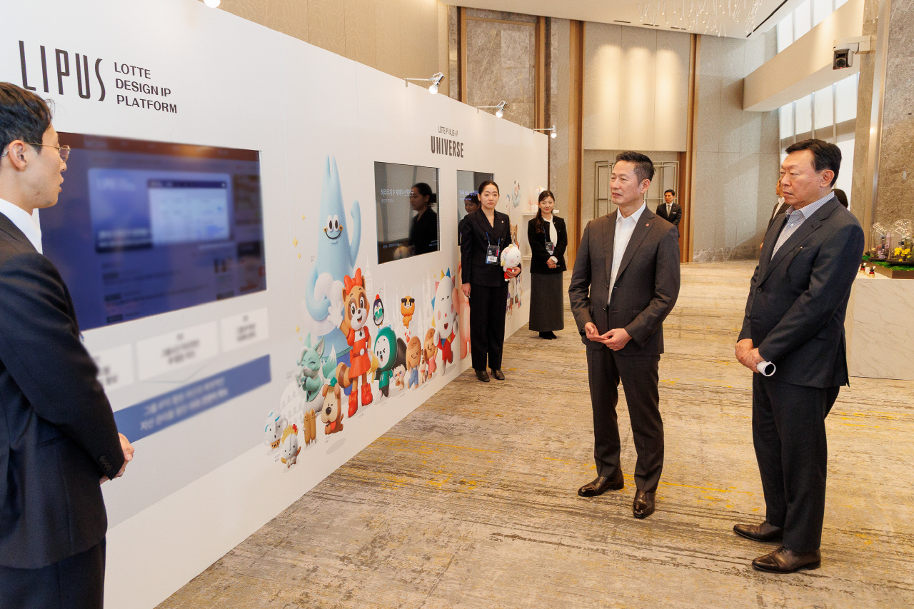 신동빈 롯데그룹 회장, 디자인 전략 직접 챙긴다... "공급자 아닌 고객 중심으로"