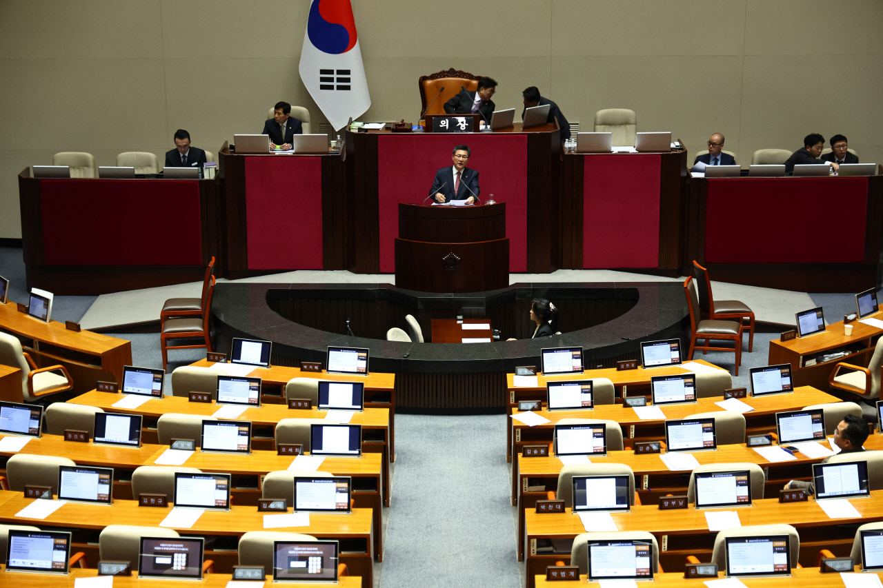 여야, 연말 또 '필버 격돌' 예고…정통망법·내란재판부법 두고 충돌할 듯
