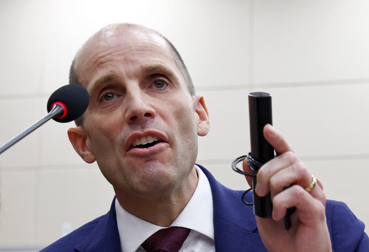 쿠팡 김범석 불출석 '연석 청문회'…시장지배적 사업자 지정·국정조사 수순 밟나