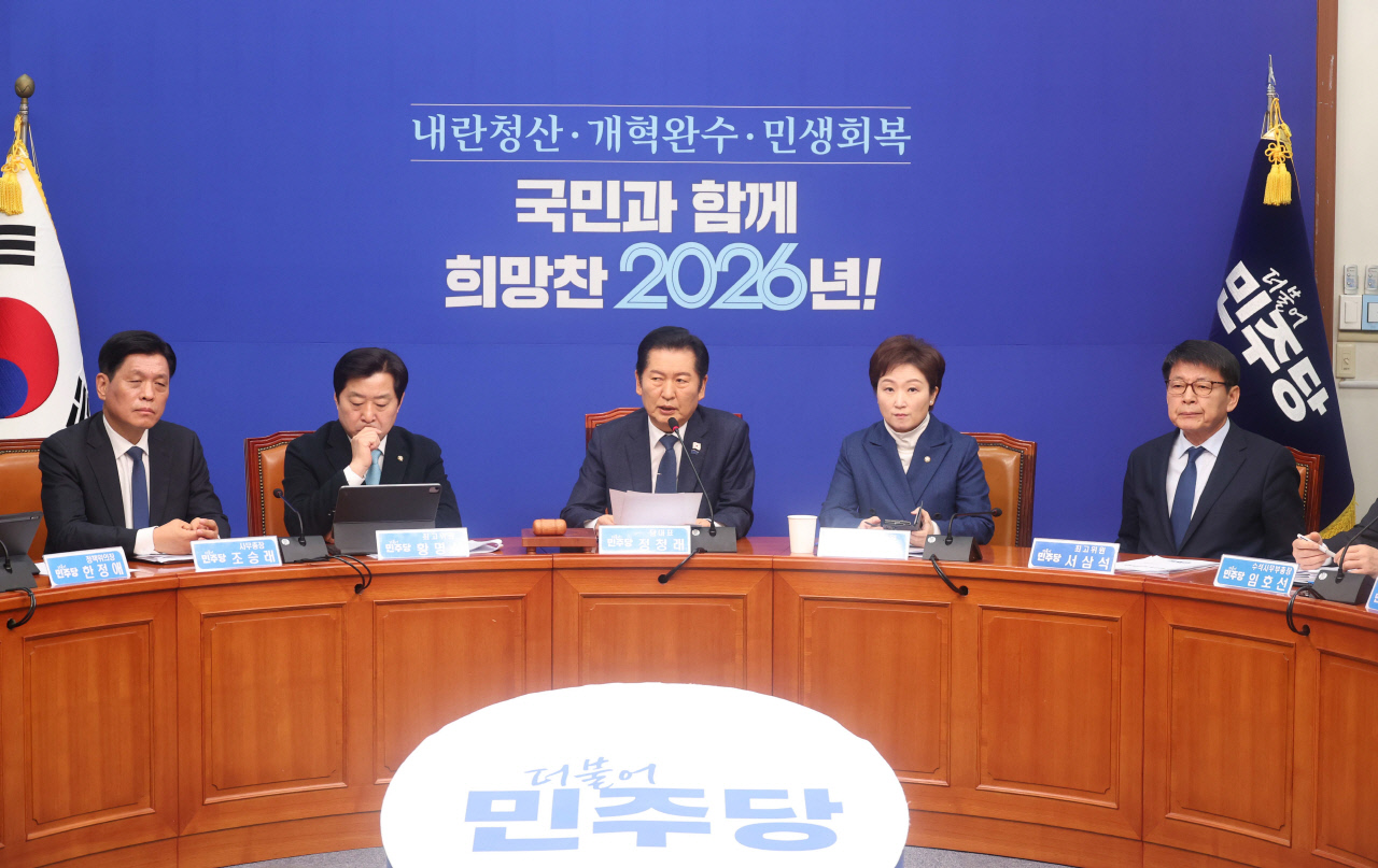 "새해 첫 통과 법안은 2차종합·통일교 특검안" VS "공천 헌금 수수 의혹 특검도 해야"