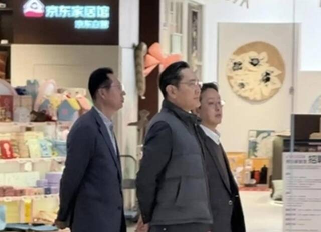 이재용 삼성전자 회장, 베이징 대형 쇼핑몰 목격담…바이두 실검 1위 올라
