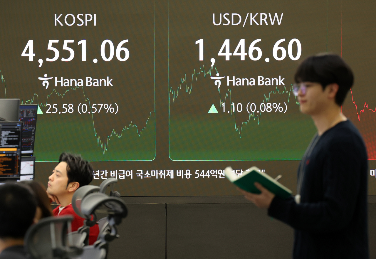 장중 4600선 뚫은 코스피, 4551.06 마감...4거래일 연속 최고치