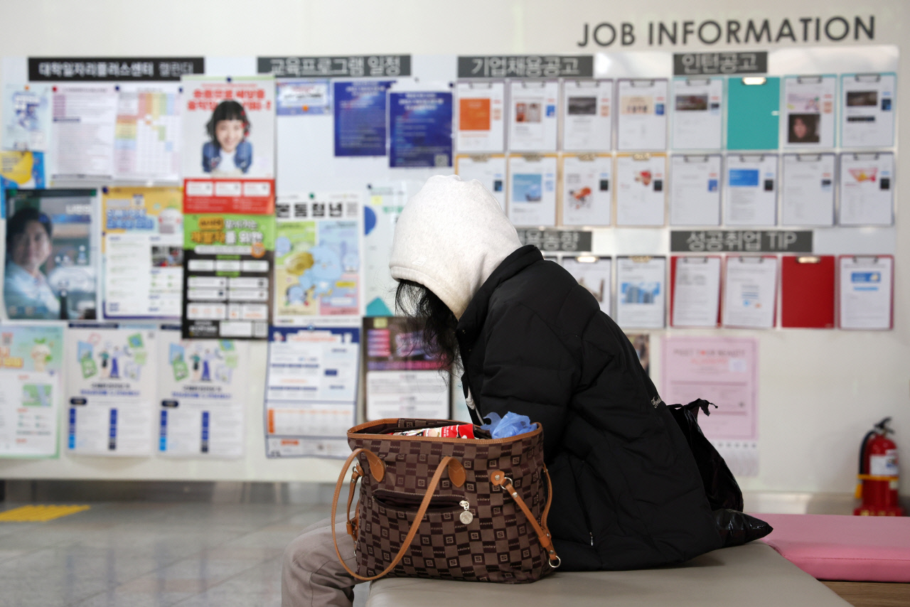 '청년 구직난' 일자리 1개에 구직자 3명… 실업급여는 역대 최대