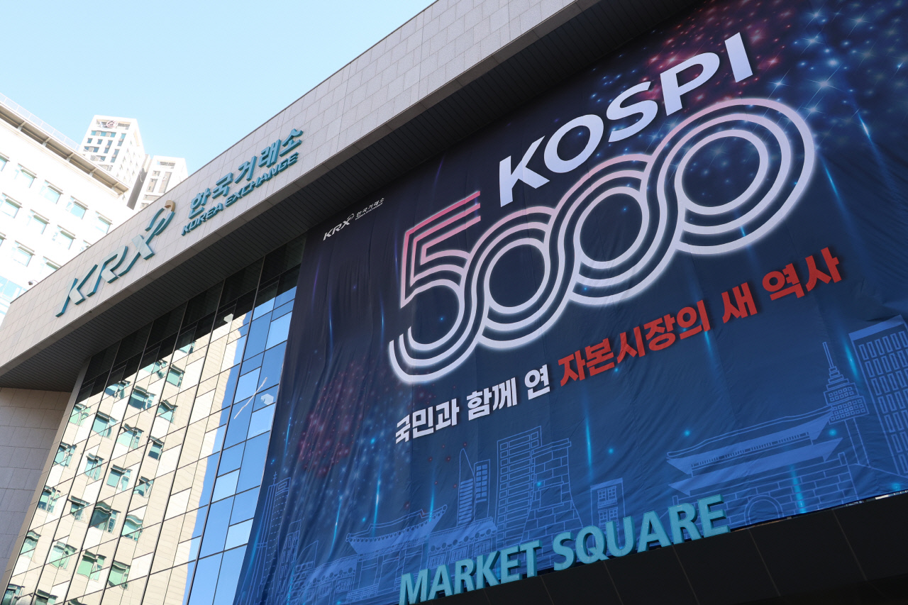 코스피, 5200선 뚫고 '사상 최고치' 출발...코스닥도 2.7% 급등