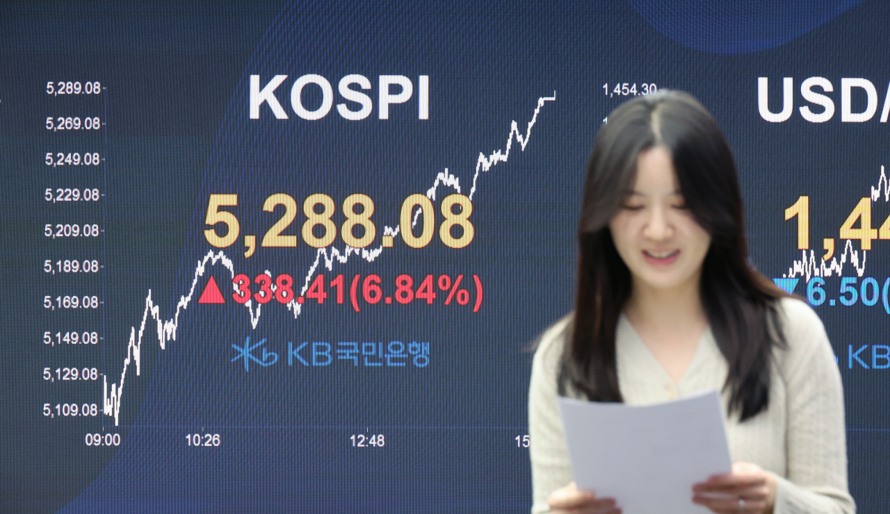 코스피, '워시 쇼크' 하루 만에 사상 최고치 경신...5200선 안착
