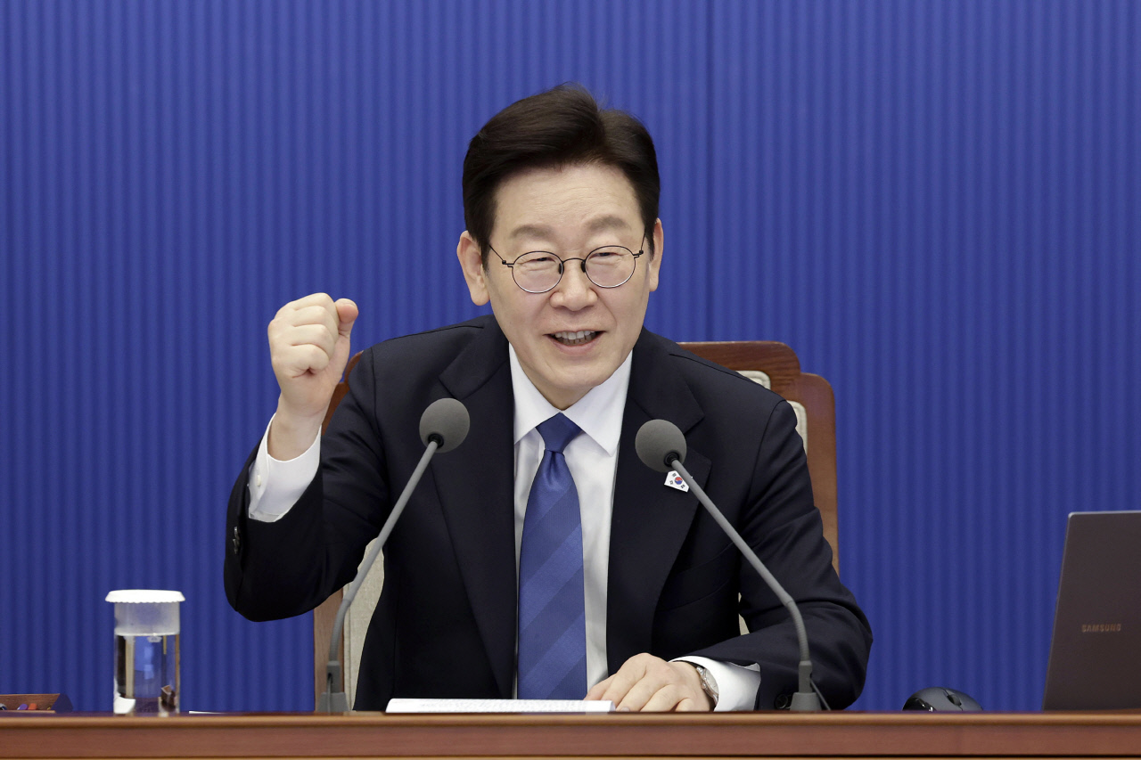 '수도권 집중' 언급하며 부동산 때린 李 대통령… "망국적 부동산 문제 해결, 수도권 일극 체제 타파에 달려 있어"