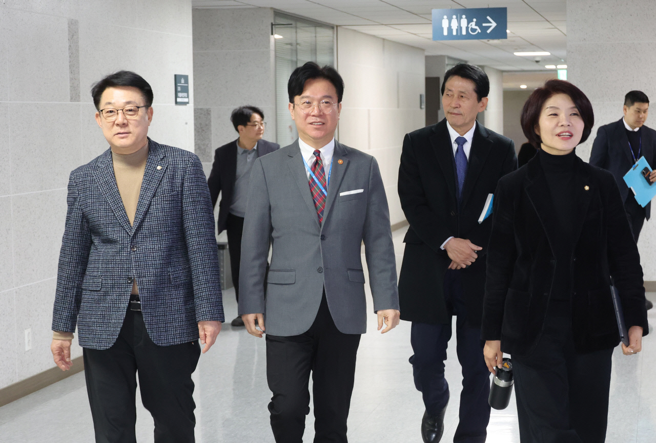 당정 "퇴직연금 의무화·기금화, 연내 개정안 마련해 통과하겠다"