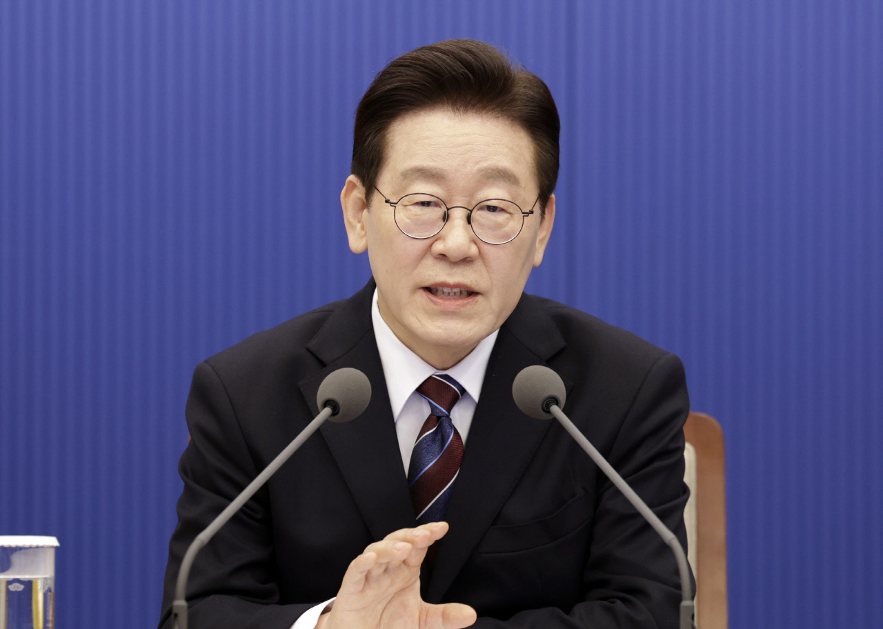 김정은 "韓, 동족에서 영원히 배제"… 이 대통령 "우리가 추구할 가치는 평화·안정"