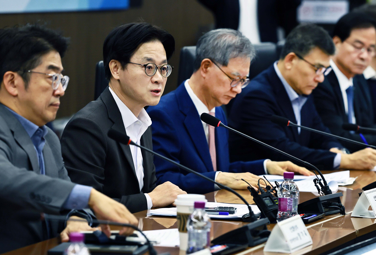 김정관 “석유값 ‘오를 땐 빨리, 내릴 땐 천천히’ 불신…가격 인상 전가 안돼”