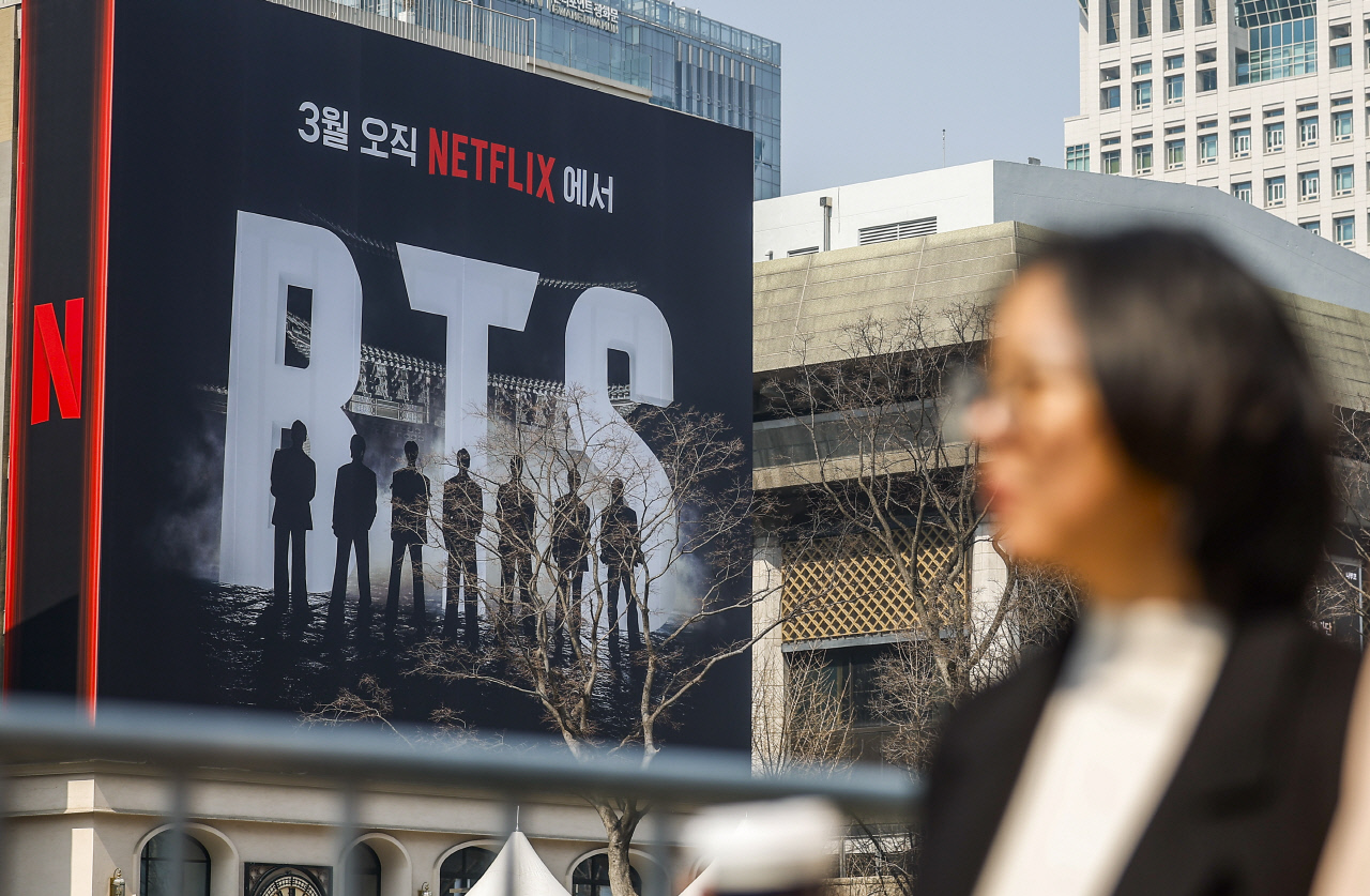 BTS노믹스, 일일 2650억원 효과..유통 업계 '보랏빛 특수' 누린다