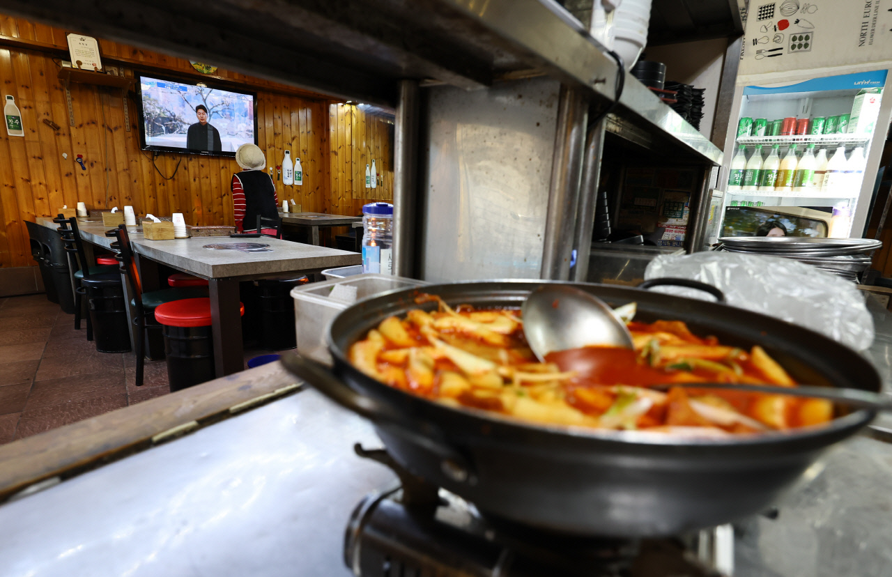 가공식품 내려도 외식은 오른다…소비자는 HMR·대체 식품으로 이동