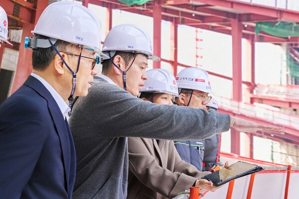 정용진, 유통 넘어 인프라…‘스타필드·AI’ 승부수