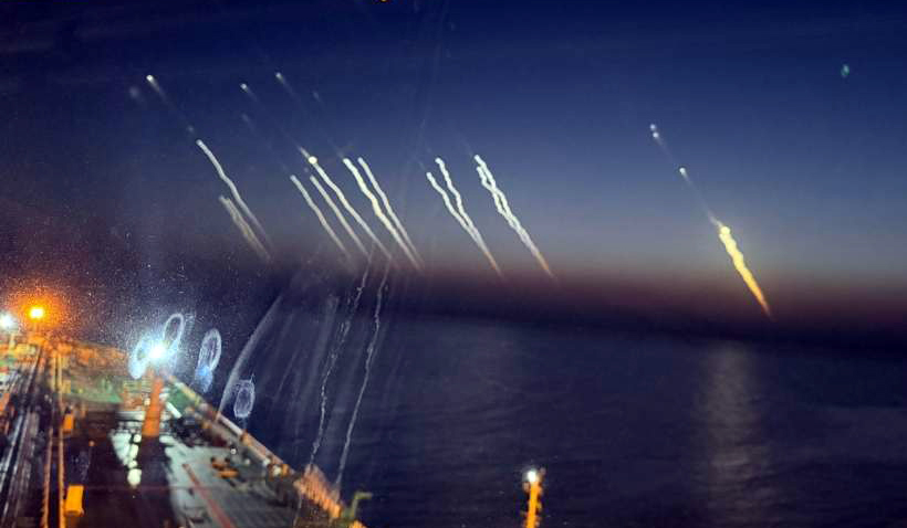 靑 "'이란 인도적 지원-韓 선박 통과 연계' 방안 검토 안 했다"