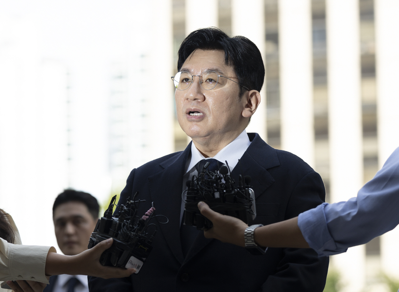 “BTS 컴백에도 주가는 왜 이래?”…'방시혁 리스크'에 눌린 하이브