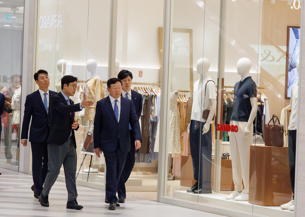 '올해 첫 해외 현장 경영' 신동빈 롯데 회장, 베트남 사업현장 방문