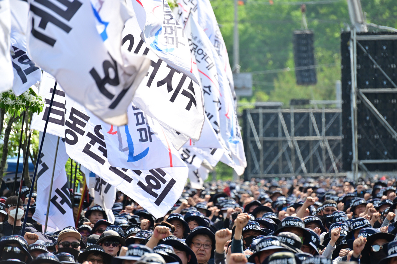 [M-커버스토리] 9000명 집결한 분노…화물연대, CU 물류 책임 공세