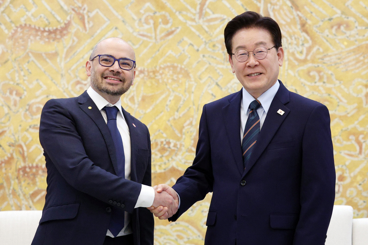 이 대통령, '알파고 아버지' 하사비스 만나… "AI, 인류 도움 되는 방향으로만 갈지 알 수 없어"