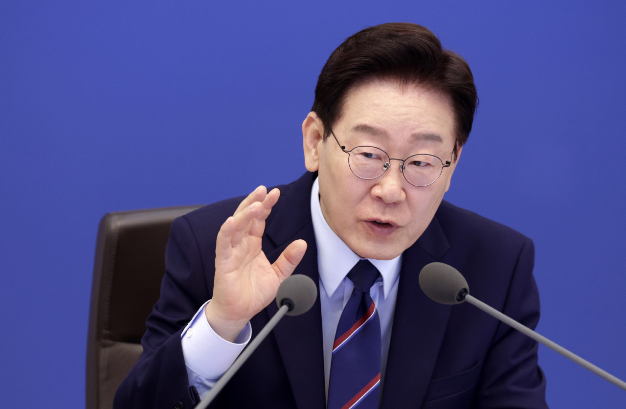 정치권, '국민배당금' 난타전에 李 "기업 초과이윤 아닌 국가 초과세수 배당하겠다는 것" 진화