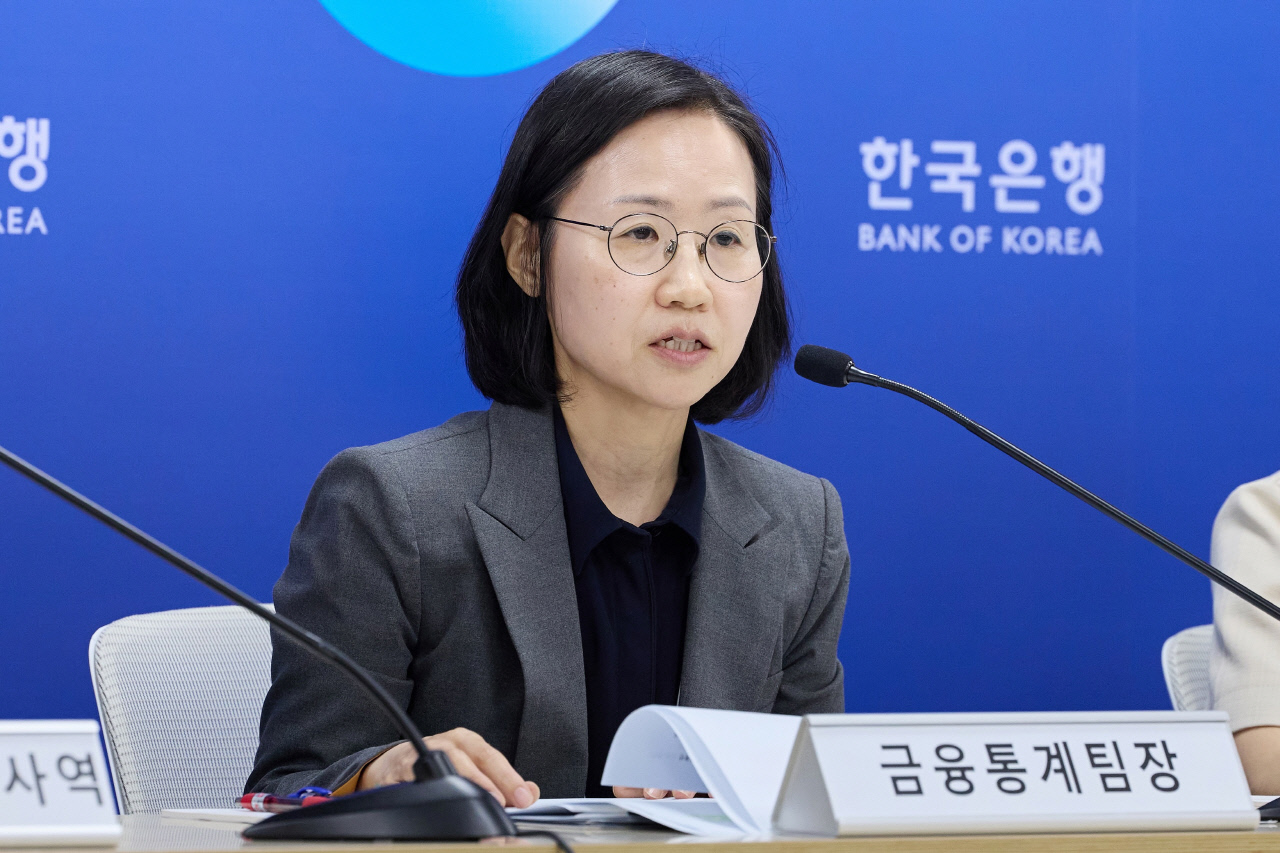 가계빚 2000조 턱밑…한은 금리인하 막는 '금융안정 변수'