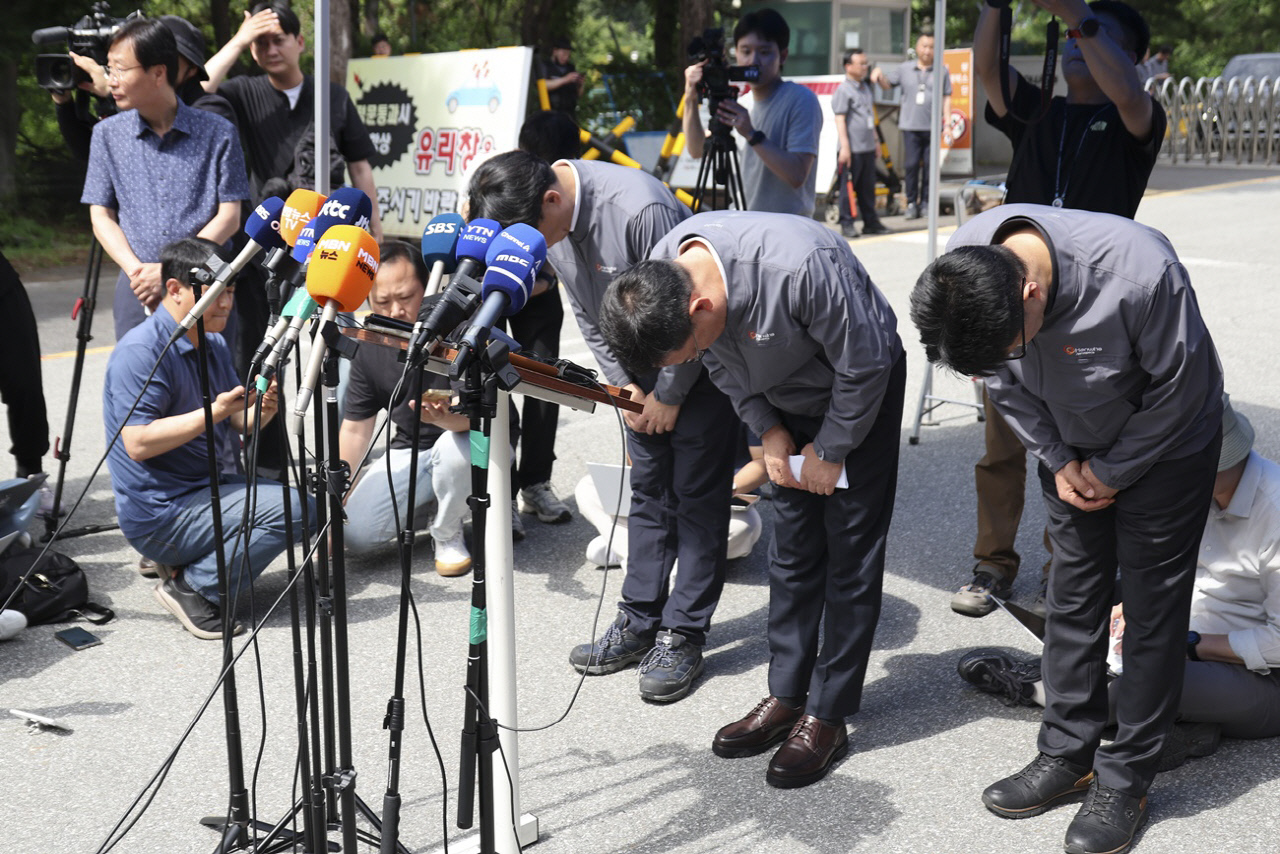 '고개숙인' 한화, 비극적 폭발 사고 특별대응TF 구성…김승연 회장 "그룹 역량 총동원할 것"