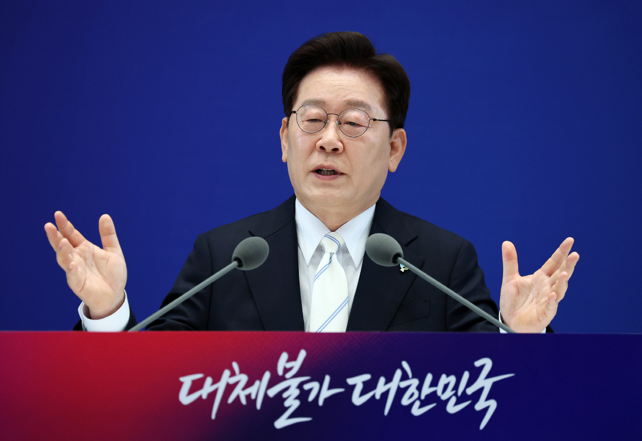 이 대통령, 취임 1주년 기자회견… "'대체불가 대한민국' 담대한 꿈 시작되는 해"