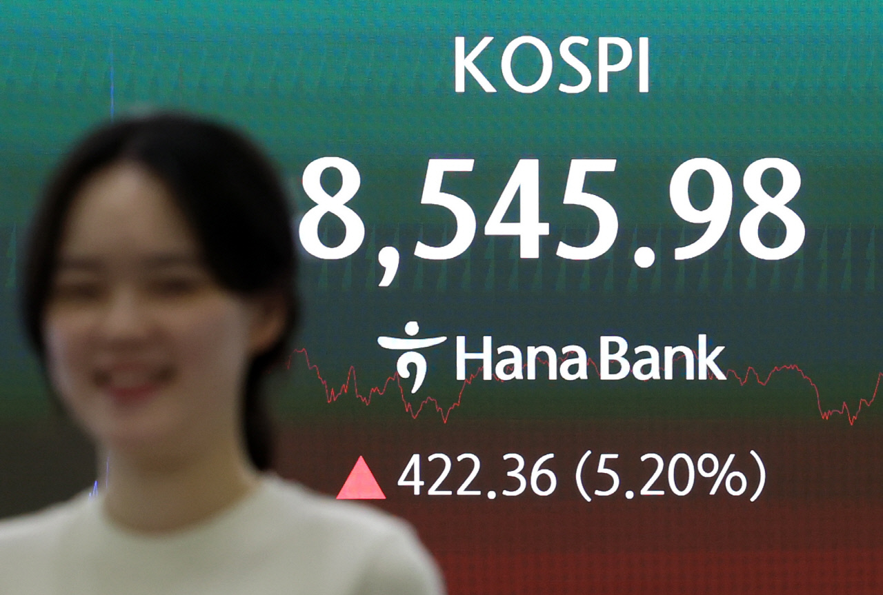 코스피, 종전 합의에 5% 급등...8500선 회복