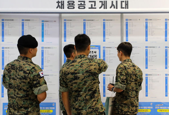 용병화 신호탄?...군 경계업무 민간 개방 논란 확산