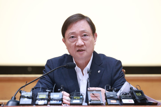 <b>이찬진</b> "<b>ETF</b> 과장광고 엄중"…운용사 CEO에 주주권 강화·모험자본 확대...