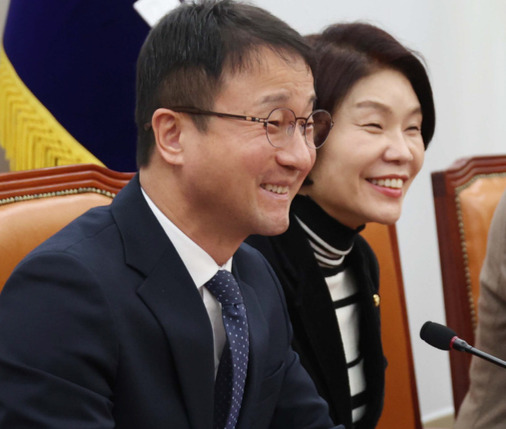 여야, 부동산 안정 두고… 與 "9·7 대책 입법 처리 협조하라" VS 野 "李 다주택자 발언은 지방선거용"